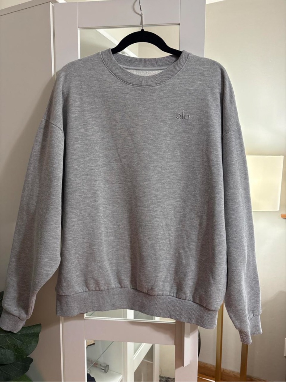 ALO Yoga Accolade Crew Neck Pullover Sweatshirt Athletic Heather Grey Unisex M